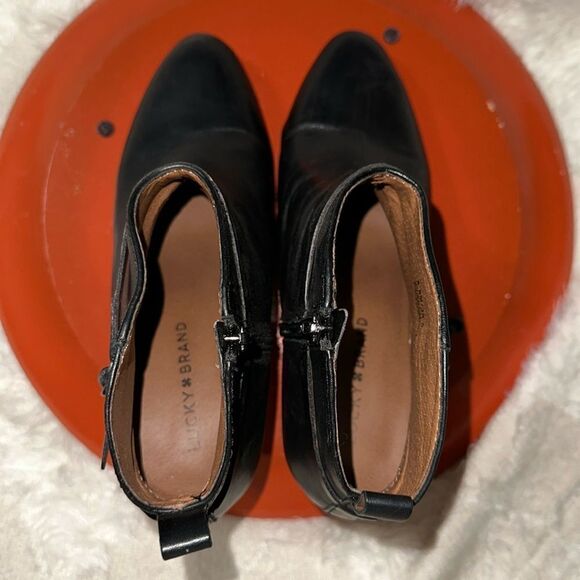 Lucky Brand 8.5 Black Tan Mabina Zip Side Buckle Leather Ankle Heel Boots - Picture 7 of 13
